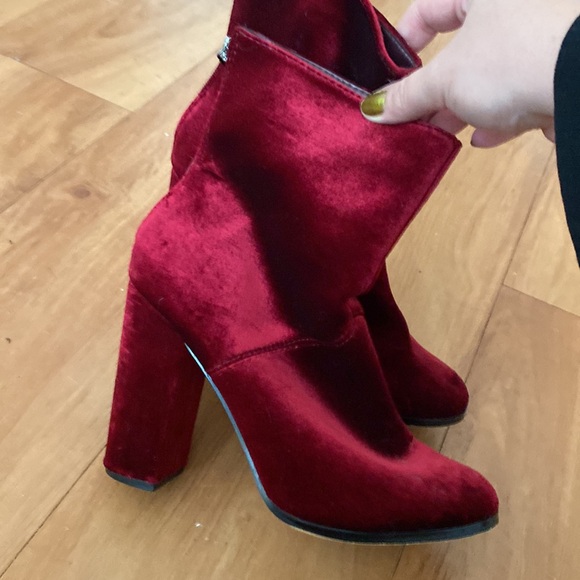 Red velvet boots - Picture 5 of 5